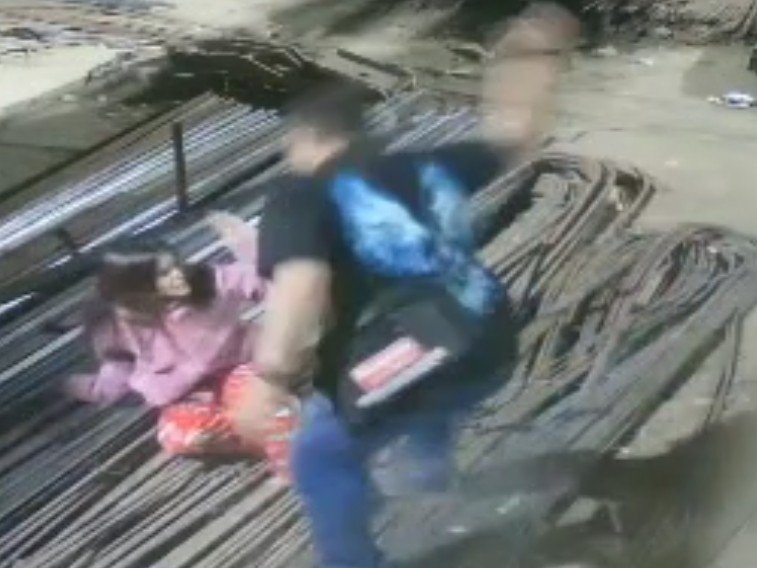 Satna News: सतना में भाजपा मंडल अध्यक्ष ने मां और बेटी पर किया हमला