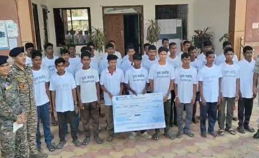 CG News: बस्तर में 29 नक्सलियों का सामूहिक आत्मसमर्पण, शांति बहाली की दिशा में बड़ी सफलता