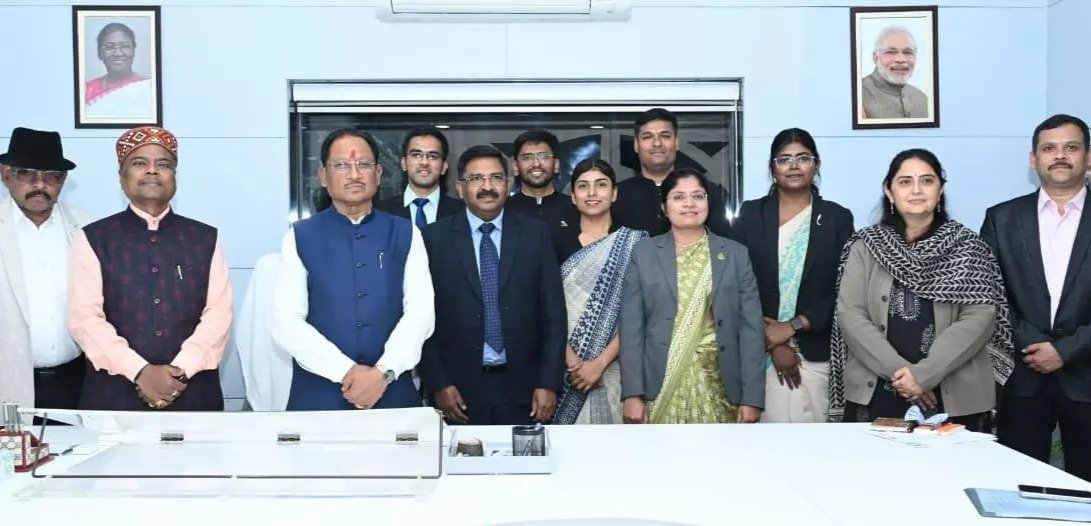 CG News: मुख्यमंत्री साय ने IFS 2024 बैच के प्रशिक्षु अधिकारियों को दी बधाई, वनों के संरक्षण में भूमिका पर जोर