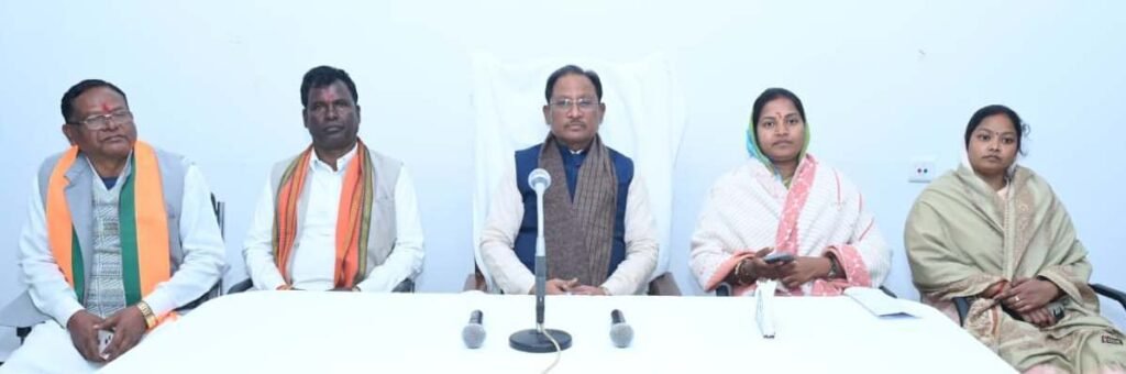 CG News: सूरजपुर दौरे पर मुख्यमंत्री साय का संदेश, योजनाओं के प्रभावी क्रियान्वयन और मैदानी कार्यप्रणाली पर दिया जोर