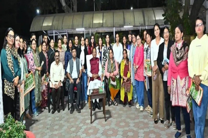 CG News: मुख्यमंत्री विष्णुदेव साय से गुजरात अध्ययन भ्रमण से लौटी महिला पत्रकारों की मुलाकात