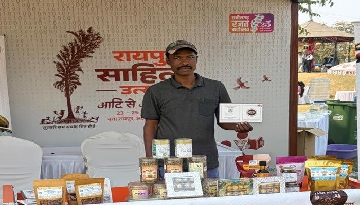 Jashpur News: रायपुर साहित्य उत्सव में जशपुर का गृह ब्रांड ‘जशप्योर’ बना आकर्षण का केंद्र, QR कोड से बढ़ी पारदर्शिता और विश्वसनीयता