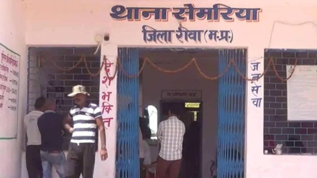 Rewa News: शराब के नशे में बदमाशों की बर्बरता, साइकिल सवार बुजुर्ग को बाइक से बांधकर सड़क पर घसीटा