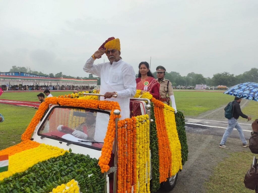 Rewa News:  रीवा में शान से मना गणतंत्र दिवस, प्रभारी मंत्री ने फहराया तिरंगा