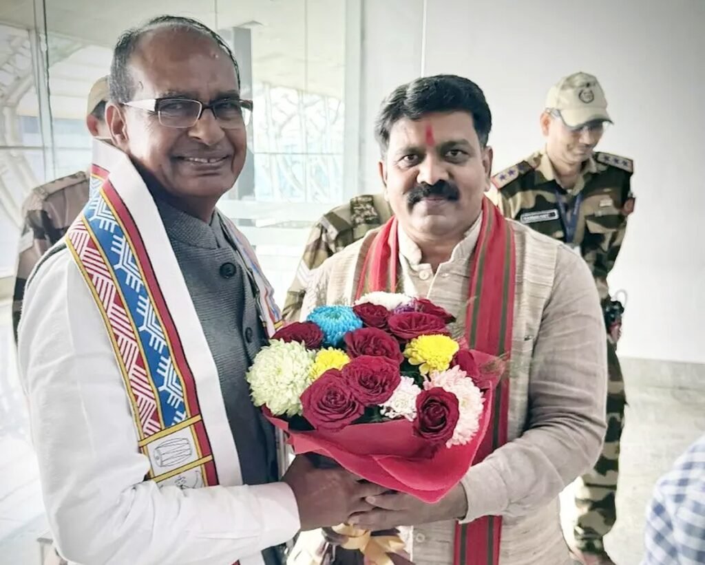 CG News: छत्तीसगढ़ दौरे पर केंद्रीय मंत्री शिवराज सिंह चौहान, डोंगरगढ़ में जैनाचार्य विद्यासागर समाधि महोत्सव में हुए शामिल