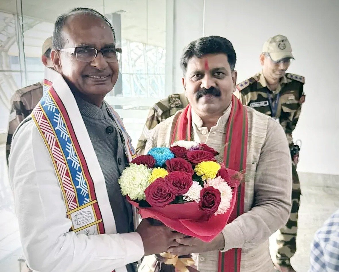 CG News: छत्तीसगढ़ दौरे पर केंद्रीय मंत्री शिवराज सिंह चौहान, डोंगरगढ़ में जैनाचार्य विद्यासागर समाधि महोत्सव में हुए शामिल