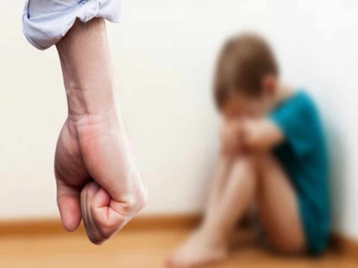 Rewa News: रीवा के निजी स्कूल में शिक्षिका ने कक्षा 2 के बच्चों को बेरहमी मारपीट