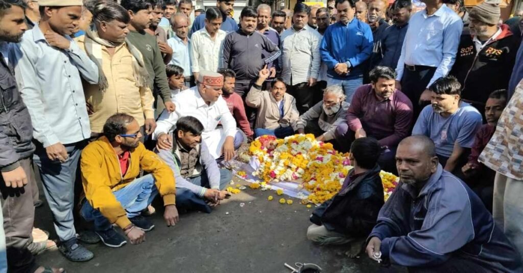 MP News: इंदौर में दूषित पानी से 29वीं मौत, परिजनों ने शव रखकर किया चक्काजाम