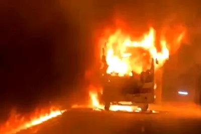 MP News: इंदौर–रीवा बस में चलते वक्त लगी भीषण आग, 50 यात्रियों की जान बची