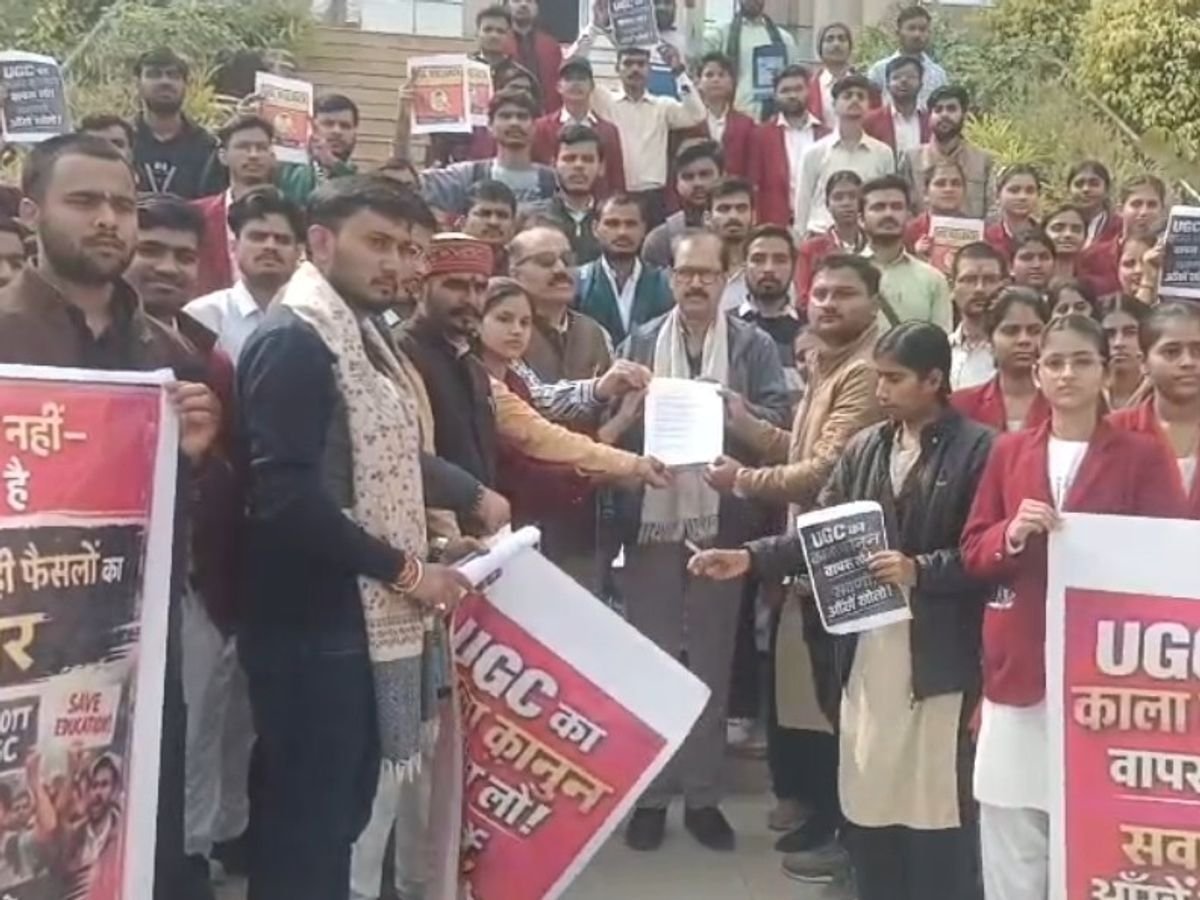 Satna News: सतना यूजीसी के 'काले कानून' के विरोध में छात्रों और सवर्ण समाज का प्रदर्शन