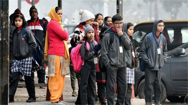 MpNews: मध्यप्रदेश में घना कोहरा और शीतलहर का कहर, 24 जिलों में स्कूल बंद, कई ट्रेनों पर असर