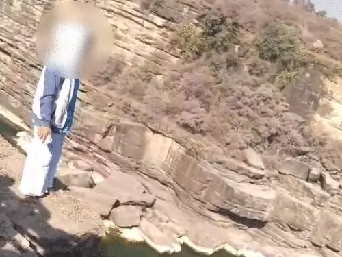 Rewa News: रीवा में वाटरफॉल पर युवती का आत्मघाती प्रयास नाकाम