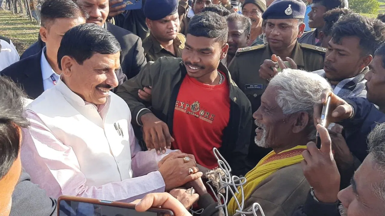 MP News: CM मोहन का अचानक दौरा, ग्रामीणों की समस्याएं जमीं पर सुलझीं