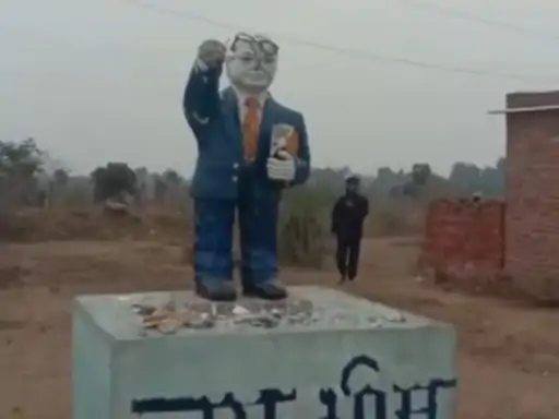 Satna News: सतना में अंबेडकर प्रतिमा तोड़ने से भड़का जनआक्रोश, गांव में चक्का जाम