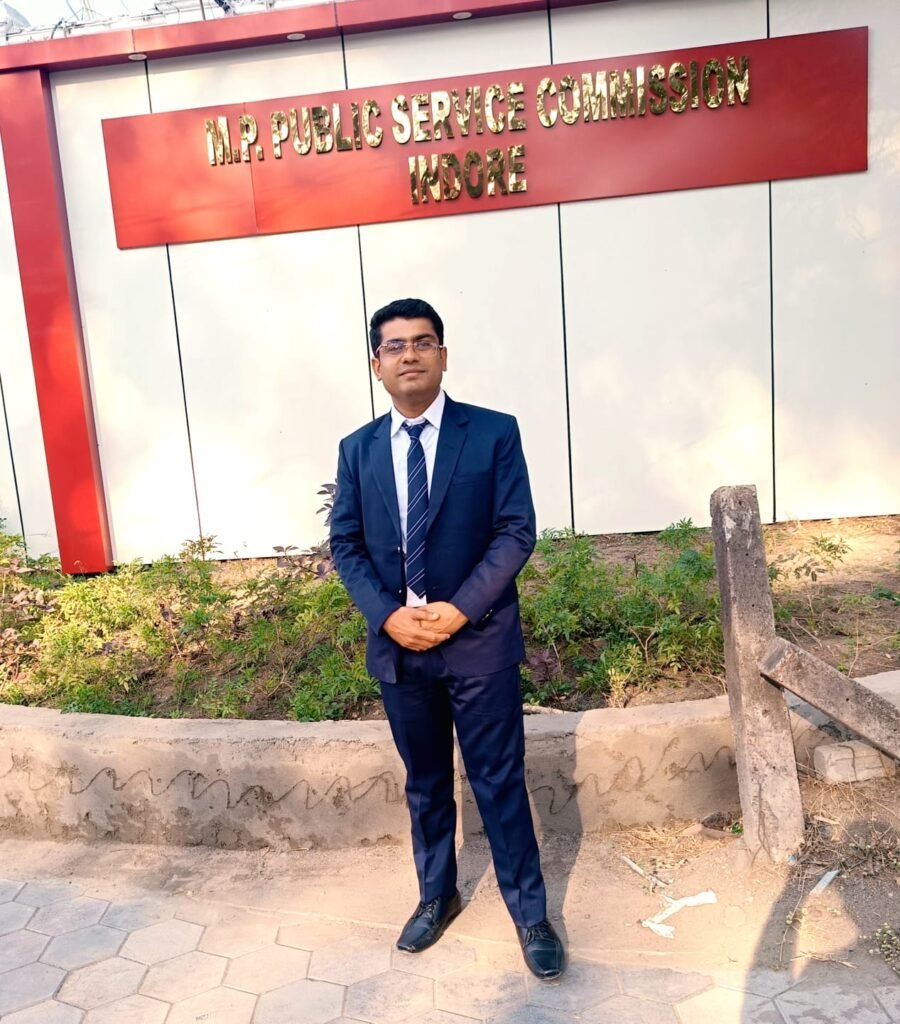 Satna News: सतना के डॉ विनीत तिवारी बने पशु चिकित्सा विभाग में अधिकारी, प्रदेश में 27वां स्थान हासिल