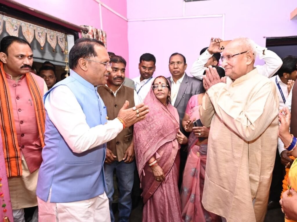 CG News: मुख्यमंत्री साय ने मीसाबंदियों से की मुलाकात, लोकतंत्र के सच्चे रक्षकों को नमन, प्रदेशवासियों की खुशहाली की कामना की