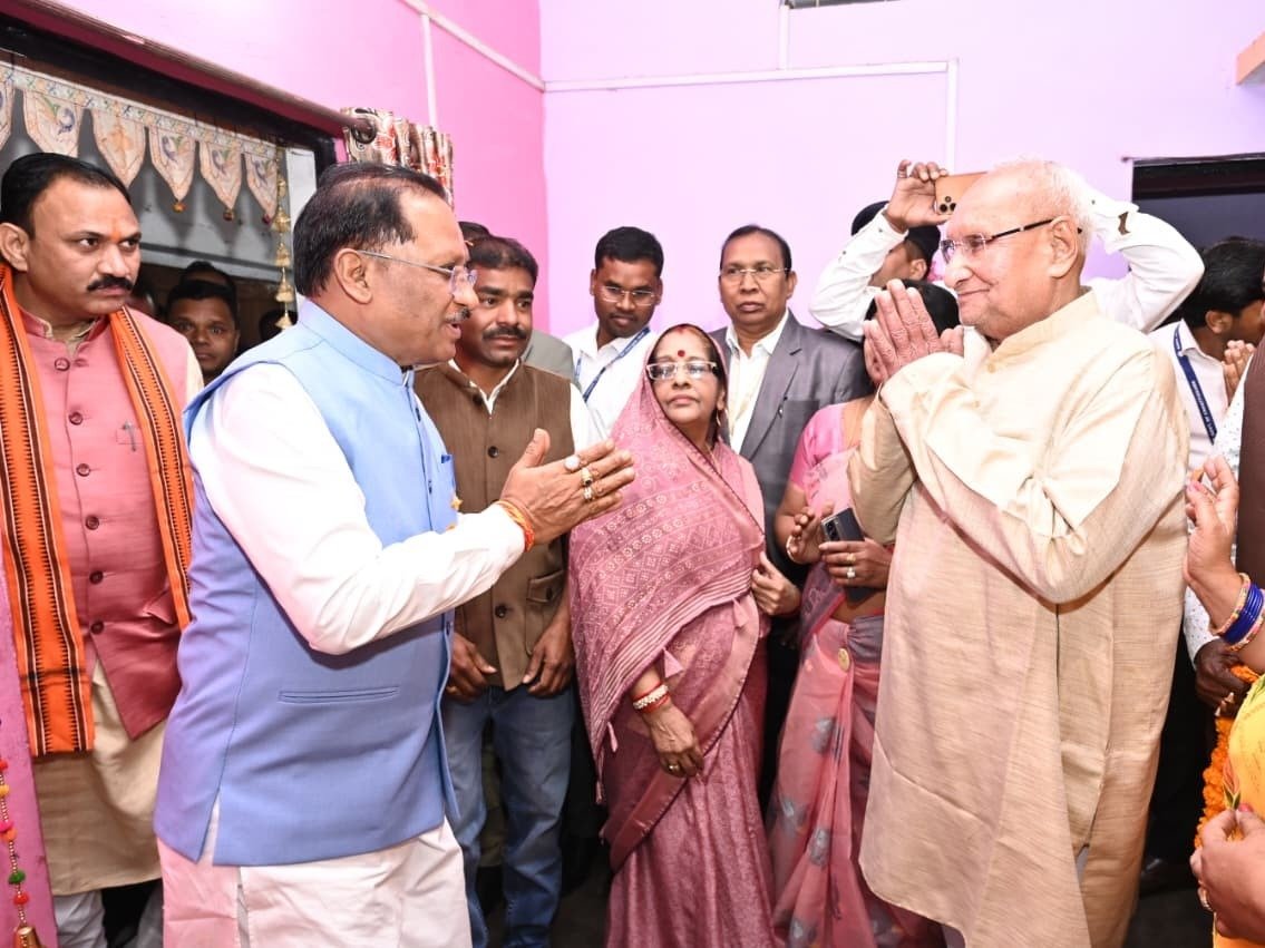 CG News: मुख्यमंत्री साय ने मीसाबंदियों से की मुलाकात, लोकतंत्र के सच्चे रक्षकों को नमन, प्रदेशवासियों की खुशहाली की कामना की