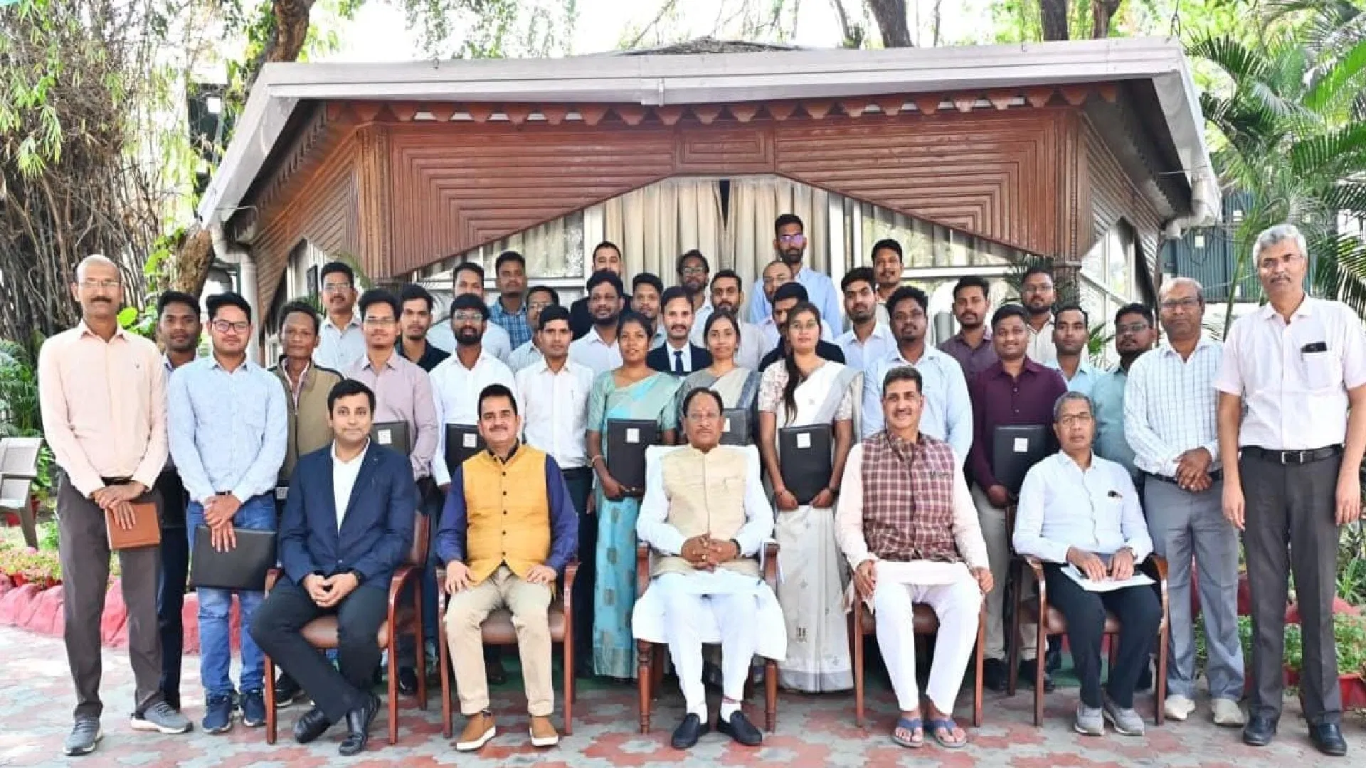 CG News: मुख्यमंत्री विष्णु देव साय ने 30 नव नियुक्त खनि निरीक्षकों को नियुक्ति पत्र प्रदान किया