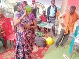 Mauganj News: मऊगंज में प्रशासन के सामने महिला ने खुद पर डाला पेट्रोल, बड़ा हादसा टला