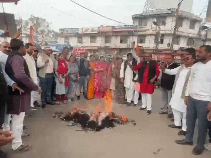Rewa News: रीवा में मंत्री कैलाश विजयवर्गीय के कथित अपमानजनक टिप्पणी पर कांग्रेस का प्रदर्शन 