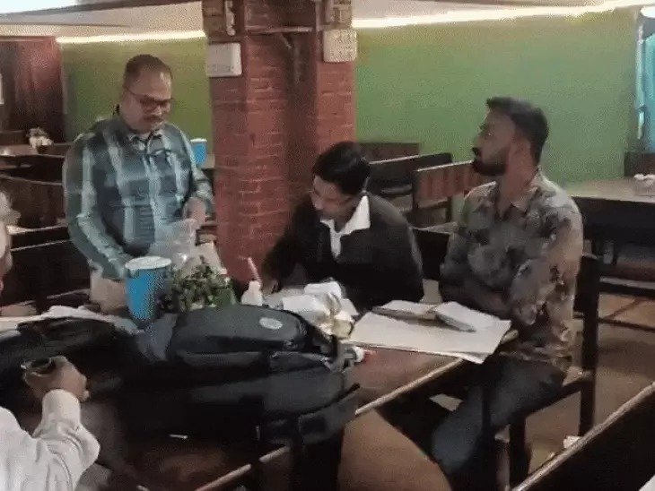 Rewa News: MP-UP बॉर्डर में खाद्य विभाग की कड़ी कार्रवाई, बिना लाइसेंस ढाबा पकड़ा गया