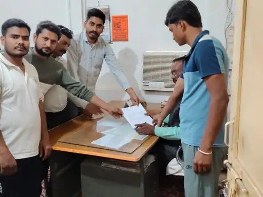 Sidhi News: सीधी के रामपुर नैकिन में खुले में मांस बिक्री के खिलाफ प्रदर्शन, नगर परिषद को सौंपा ज्ञापन