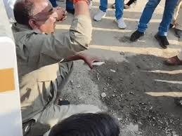 Rewa News: रीवा रेलवे स्टेशन की पार्किंग में कथित अवैध वसूली पर हंगामा, पूर्व विधायक सुखेंद्र सिंह धरने पर बैठे