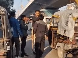 Rewa News: रीवा में बीच सड़क ऑटो खड़ा कर चालकों का विवाद,यातायात रहा बाधित