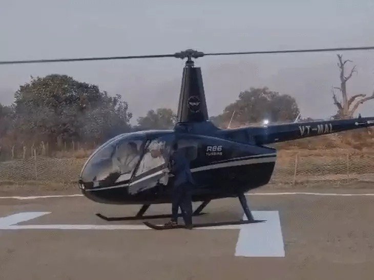 Rewa News: रीवा के सिरमौर में शाही अंदाज में हुई शादी, हेलीकॉप्टर से पहुंची बारात