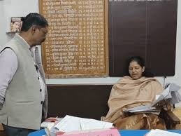 Rewa News: रीवा में DEO कार्यालय में कलेक्टर का औचक निरक्षण,शिक्षा विभाग में हडकंप