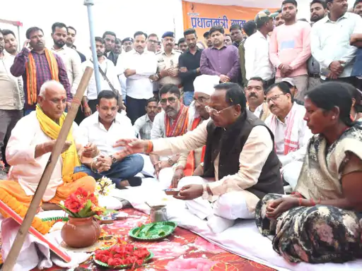 CG News: बलरामपुर में 52 करोड़ से अधिक के विकास कार्यों का भूमिपूजन, सड़क-पुल निर्माण पर जोर