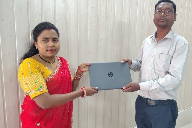 CG News: आधार सेवाओं और स्वयं सहायता समूह से संगीता सिंह बनी ग्रामीण महिलाओं के लिए प्रेरणा