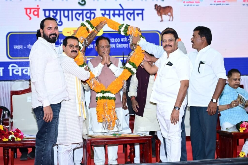 CG News: मुख्यमंत्री विष्णुदेव साय ने शुरू की सुरभि गौधाम योजना, गौसंरक्षण के साथ ग्रामीण अर्थव्यवस्था को मिलेगा नया आधार