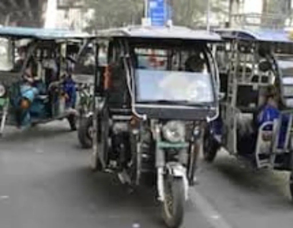 CG News: श्रम विभाग की योजनाओं से श्रमिक होंगे आत्मनिर्भर, ई-रिक्शा से बढ़ेगा स्वरोजगार