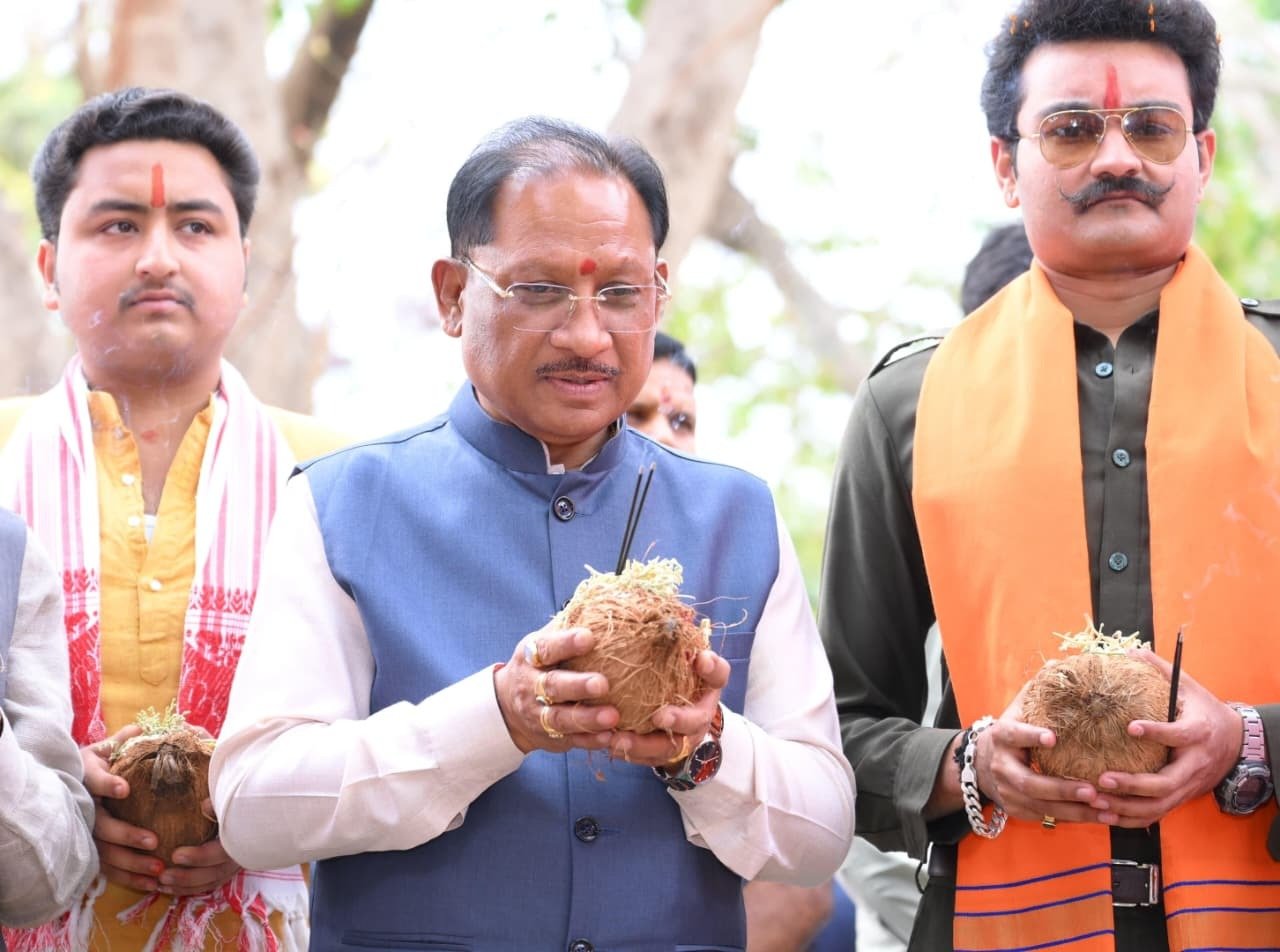 Jashpur News: CM विष्णु देव साय ने मनाया ‘सरहुल’, साल वृक्ष की पूजा कर मांगी प्रदेश की खुशहाली