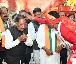 CG News: चैत्र नवरात्रि पर सीएम साय ने किए कुदरगढ़ी माता मंदिर के दर्शन, कुदरगढ़ महोत्सव का शुभारंभ