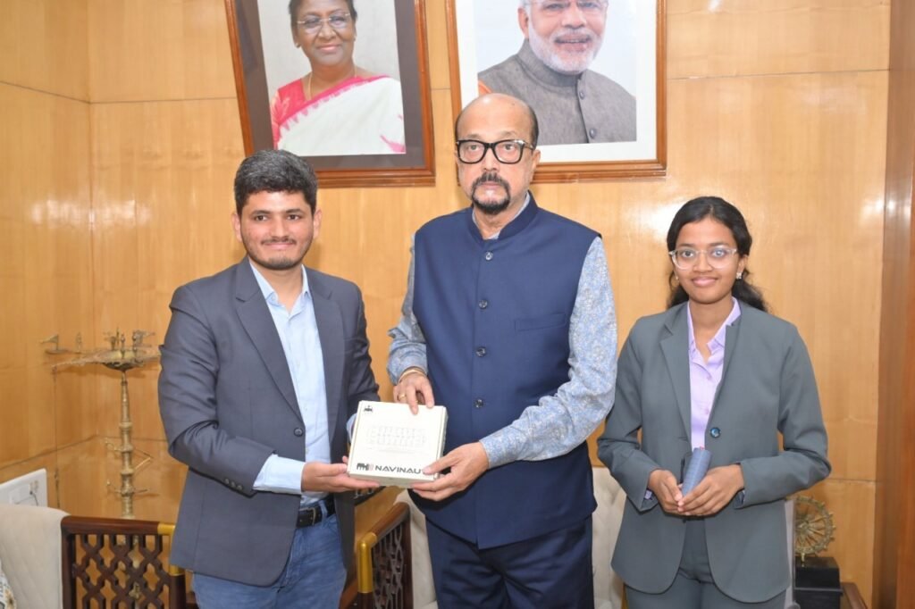 CG News: राज्यपाल रमेन डेका से मिले युवा इनोवेटर, स्मार्ट डिवाइस से बदलेगी दृष्टिबाधितों की जिंदगी