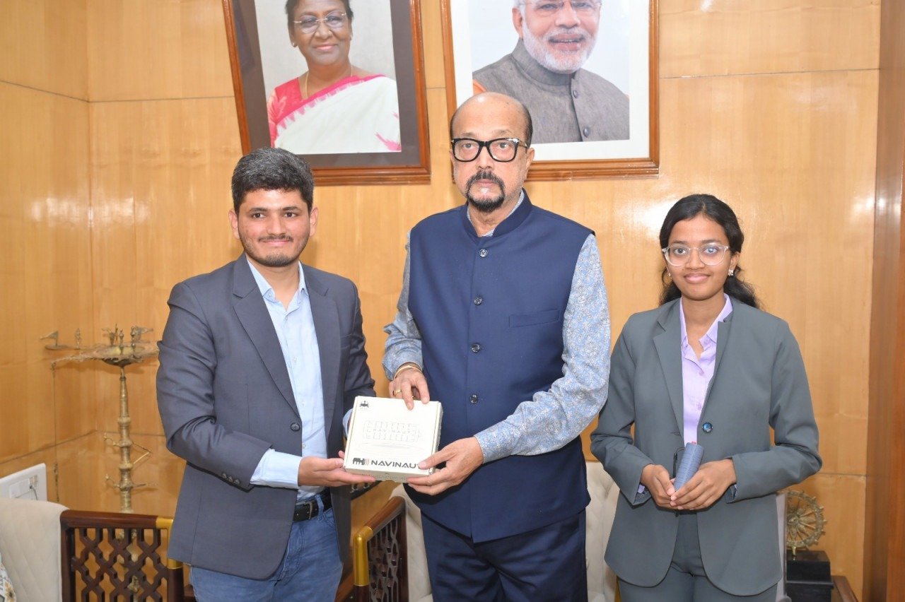 CG News: राज्यपाल रमेन डेका से मिले युवा इनोवेटर, स्मार्ट डिवाइस से बदलेगी दृष्टिबाधितों की जिंदगी