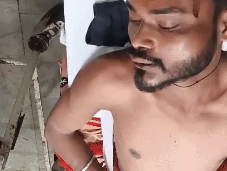 Rewa News: रीवा में चोरी के शक में युवक को घर में बंधक बनाकर पीटा