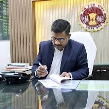 Satna News: सतना में  राजस्व विभाग की लापरवाही, सरकारी जमीन को निजी बताने पर पटवारी-आरआई निलंबित