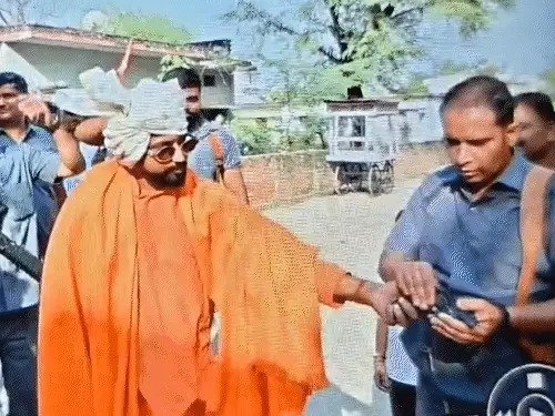 Rewa News: रीवा में कलश यात्रा के दौरान फायरिंग, कैमरामैन घायल चार दिन बाद भी आरोपी फरार