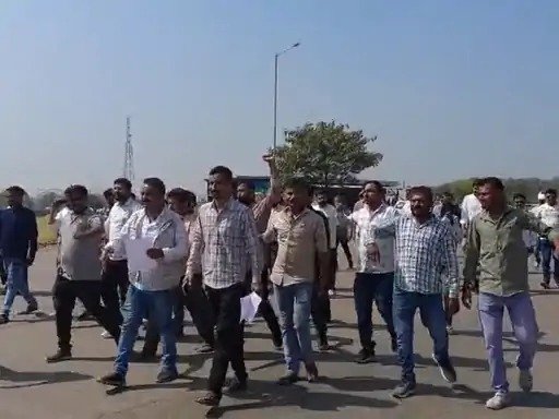 Satna News: सतना-नागौद मार्ग के मौहारी टोल पर ग्रामीणों का जोरदार प्रदर्शन