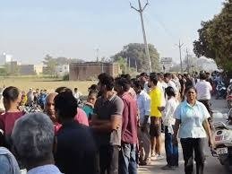 Rewa News: रीवा में घरेलू गैस सिलेंडर को लेकर बढ़ी परेशानी, कई गोदामों के बाहर लगी लंबी कतारें