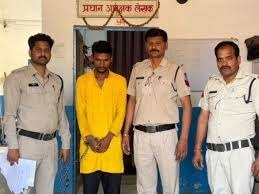 Satna News: सतना में 25 हजार का इनामी चोर गिरफ्तार, आठ महीने से फरार आरोपी से 70 हजार के गहने बरामद