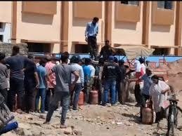 Satna News: सतना में एलपीजी सिलेंडर के लिए मची होड़, गैस एजेंसियों के बाहर लगी लंबी कतारें