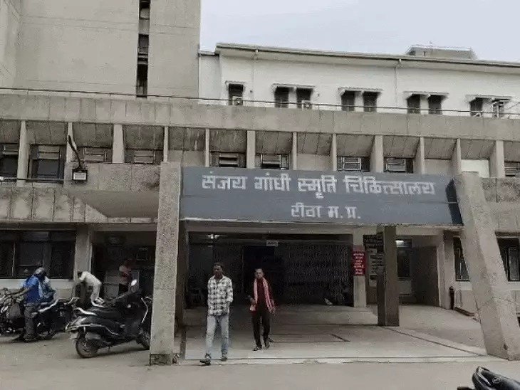 Rewa News: रीवा में देर रात 18 वर्षीय युवक पर ताबड़तोड़ फायरिंग, हालत गंभीर