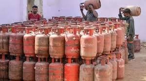 MP News: LPG बुकिंग नियम बदले, ग्रामीण क्षेत्रों में सिलेंडर लेने के बाद 45 दिन का इंतजार जरूरी 