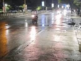 Rewa News: रीवा में बदला मौसम तेज हवाओं के साथ बारिश से मिली राहत