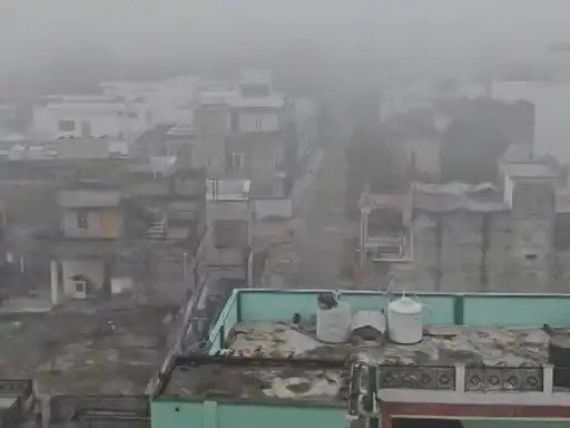 Satna News: सतना में तेज बारिश से तापमान में भारी गिरावट, किसानों की बढ़ी चिंता