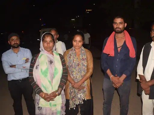 Satna News: सतना में दबंग से परेशान केवट परिवार ने छोड़ा गांव, धमकी और उत्पीड़न का आरोप